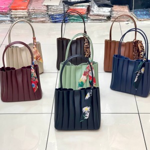 Büyük kadın çantası